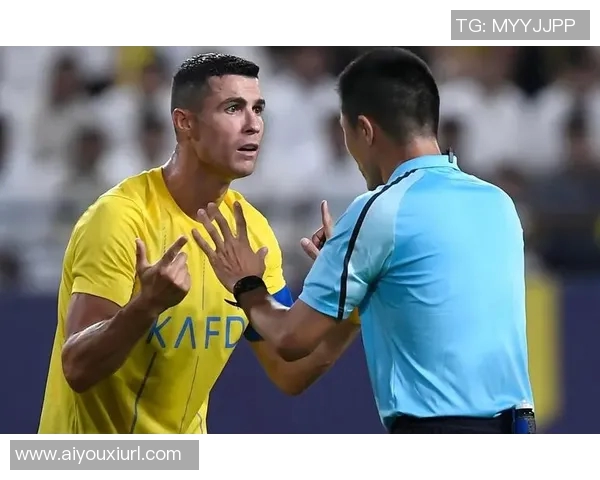 C罗国家队生涯首度染红引发热议球迷对裁判判罚意见不一 C罗国家队生涯首度染红引发热议球迷对裁判判罚意见不一