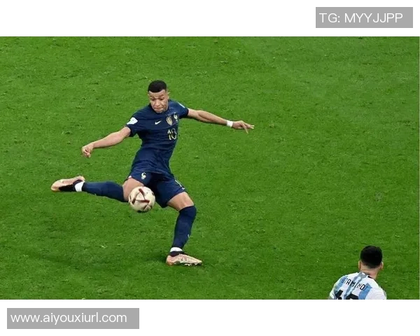 姆巴佩接过法国10号球衣责任普拉蒂尼称其理解重要性 姆巴佩接过法国10号球衣责任普拉蒂尼称其理解重要性