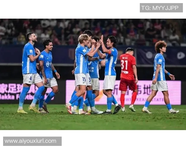 海港申花再度对决争冠之路海港领先两分悬念迭起期待最后一轮决战 海港申花再度对决争冠之路海港领先两分悬念迭起期待最后一轮决战